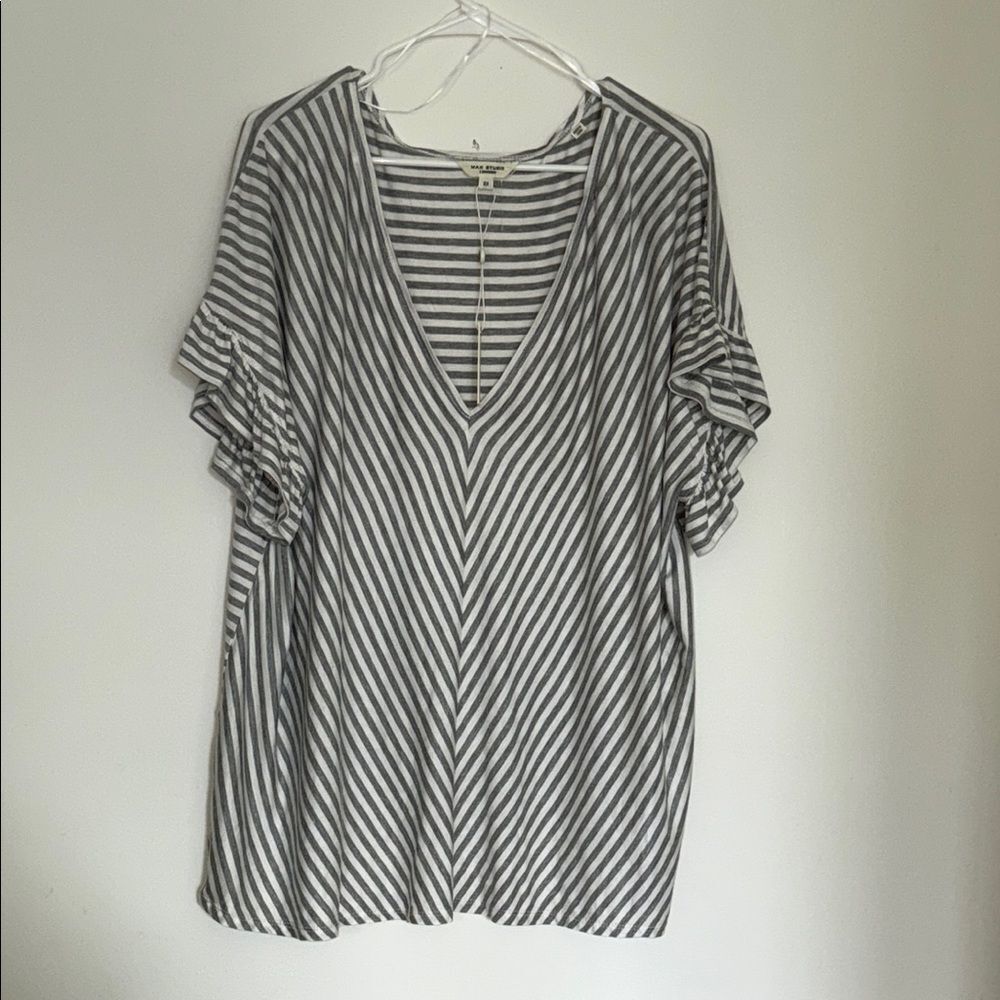 Max Studio grey and White Flutter Sleeve Blouse 3x NWT